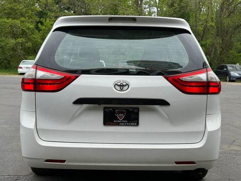 Used 2015 Toyota Sienna L FWD image 4