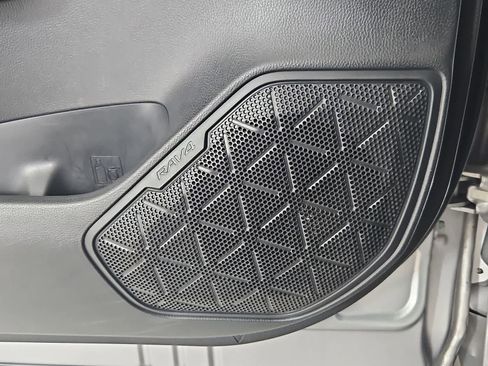 Used 2020 Toyota RAV4 XLE image 10