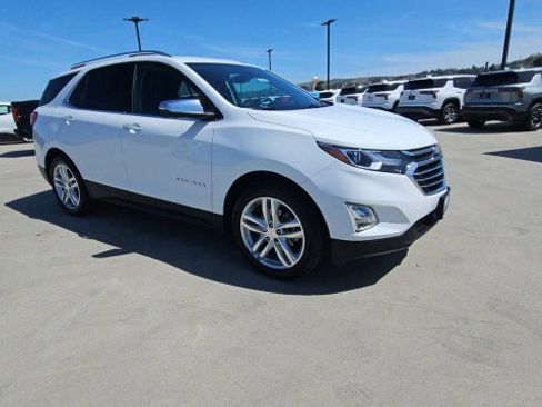 Used 2019 Chevrolet Equinox Premier image 2