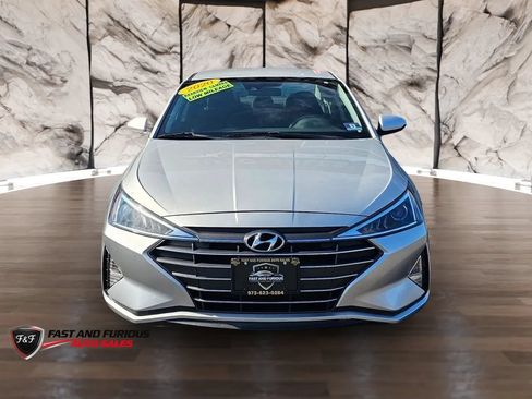 Used 2020 Hyundai Elantra SE w/ Cargo Package (C1) FWD image 2