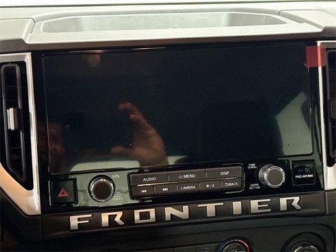 Used 2025 Nissan Frontier SV image 18