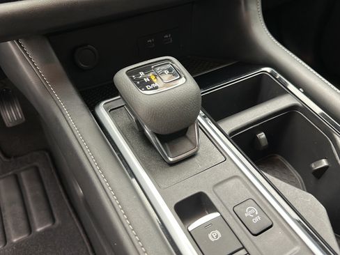 Used 2024 Nissan Pathfinder SV AWD/4WD image 19