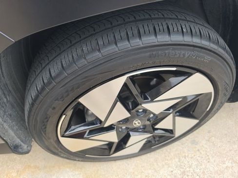 Used 2024 Hyundai Kona Limited FWD image 5