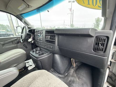 Used 2017 GMC Savana 3500 RWD image 24