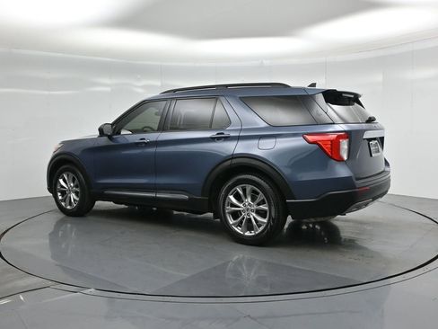 Used 2021 Ford Explorer XLT w/ Equipment Group 202A image 7