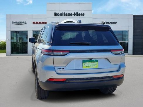 Used 2025 Jeep Grand Cherokee Limited AWD/4WD image 3