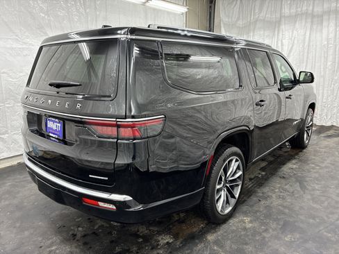 Used 2024 Jeep Wagoneer L Series III w/ Premium Group I AWD/4WD image 5