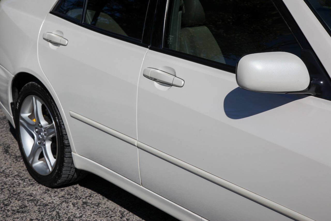 Used 2001 Lexus IS 300 w/ Leather Trim Pkg RWD image 27