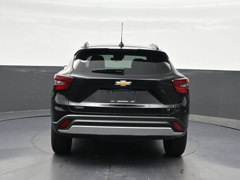 Used 2025 Chevrolet Trax LT FWD image 4