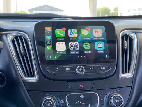 Used 2017 Chevrolet Malibu LT w/ Leather Package image 8
