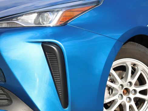 Used 2022 Toyota Prius L Eco image 10