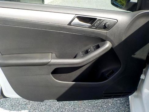 Used 2018 Volkswagen Jetta SE image 11