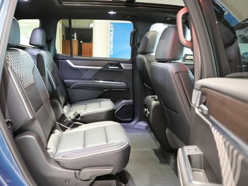 Used 2025 GMC Acadia Denali w/ Super Cruise Package AWD/4WD image 9