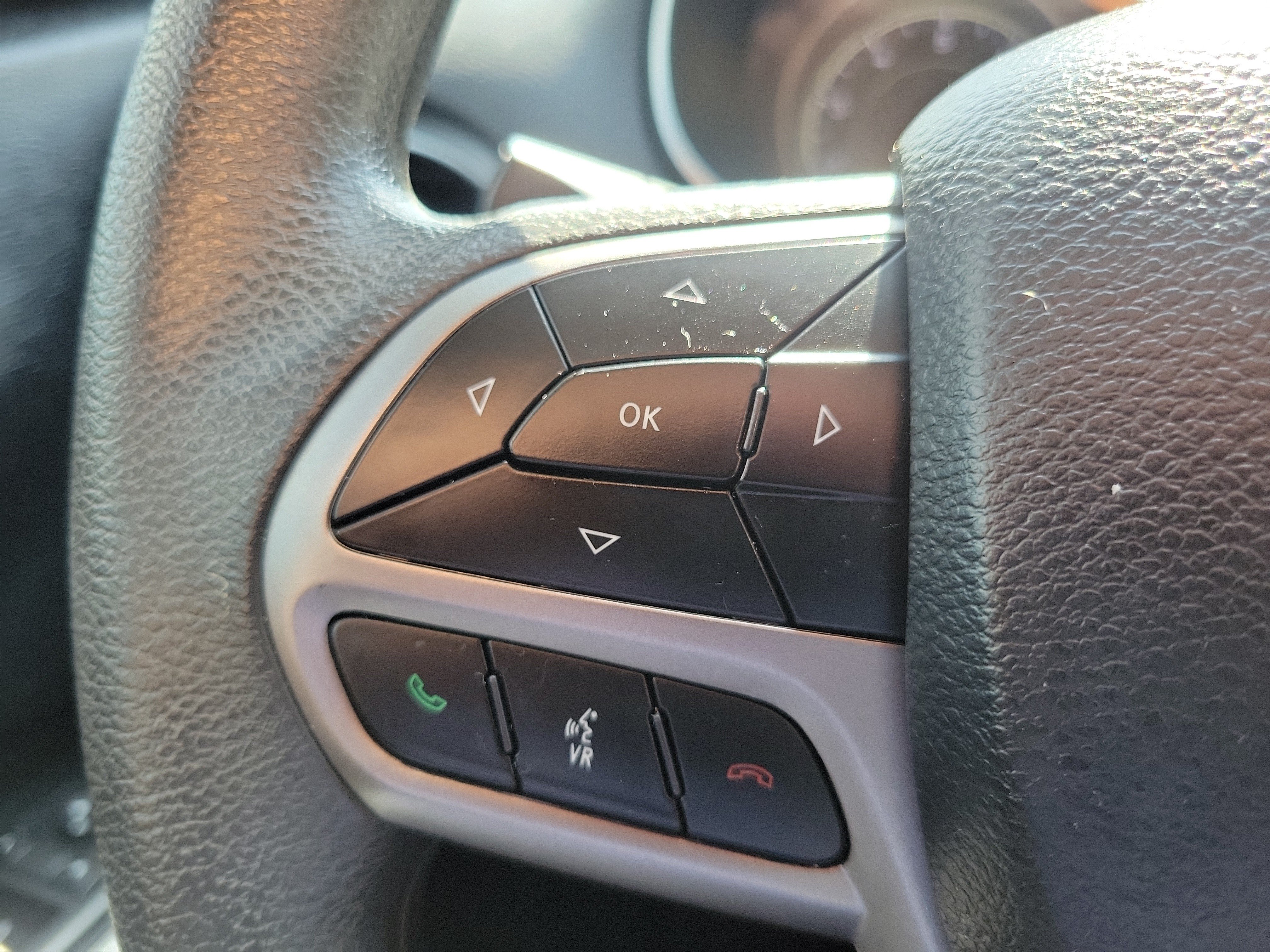Used 2021 Jeep Cherokee Latitude w/ Mopar Interior Package FWD image 17