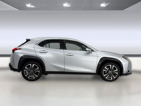 Used 2019 Lexus UX 200 w/ Accessory Package 2 FWD image 8