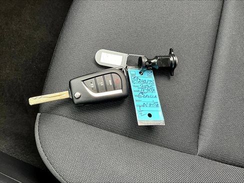 Used 2025 Toyota Corolla LE image 14