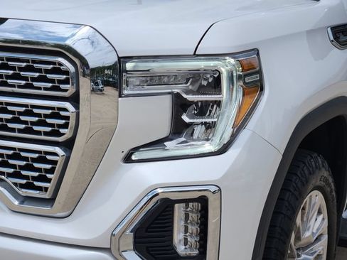 Used 2022 GMC Sierra 1500 Denali w/ Technology Package AWD/4WD image 9