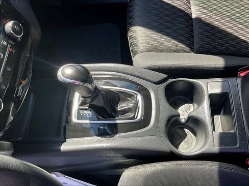 Used 2020 Nissan Rogue S FWD image 18