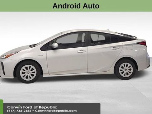 Used 2020 Toyota Prius LE image 4