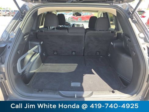 Used 2016 Jeep Cherokee Latitude AWD/4WD image 18