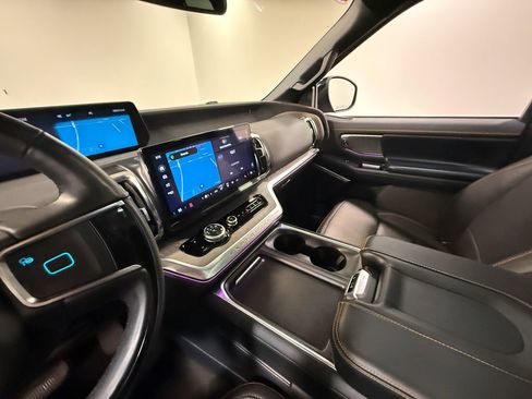 Used 2025 Ford Expedition Tremor image 84