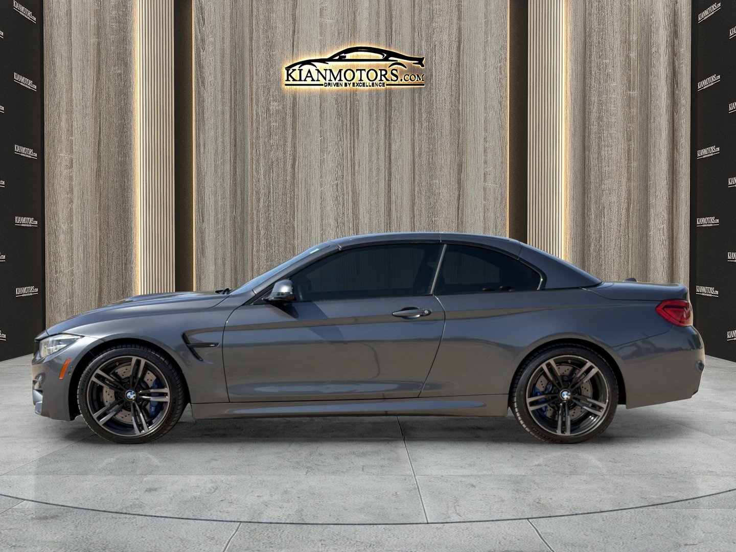Used 2018 BMW M4 Convertible RWD image 4