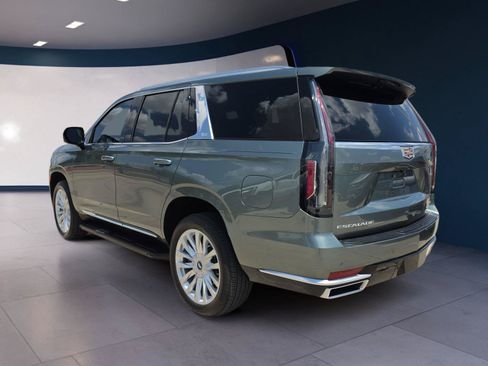 Used 2024 Cadillac Escalade Luxury RWD image 3