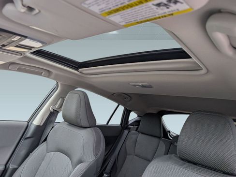 Used 2024 Subaru Crosstrek 2.0i Premium image 16