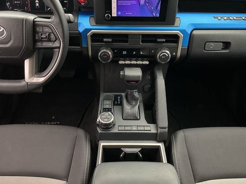 Used 2025 Toyota Tacoma TRD Off-Road AWD/4WD image 14
