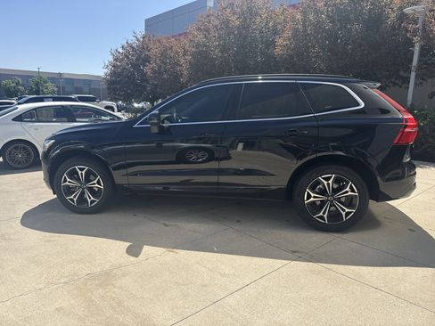 Used 2022 Volvo XC60 B5 Momentum w/ Climate Package image 8