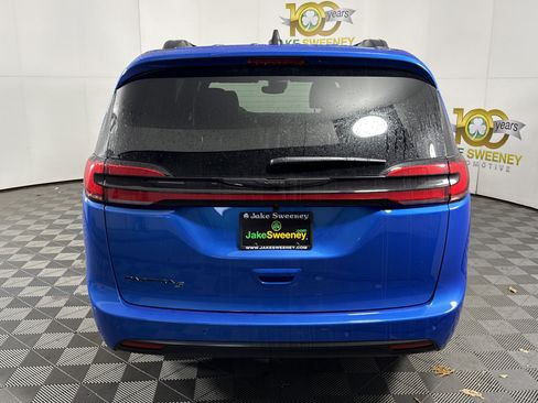 New 2026 Chrysler Pacifica Select w/ S Appearance Package image 6