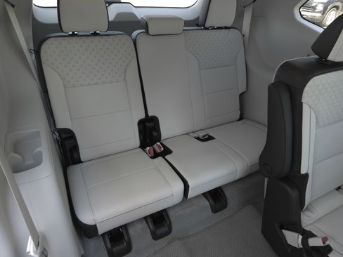 New 2026 GMC Acadia Denali w/ Super Cruise Package image 38