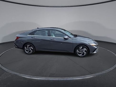 New 2026 Hyundai Elantra Limited image 13