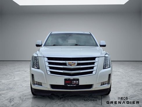 Used 2019 Cadillac Escalade ESV Premium Luxury image 3