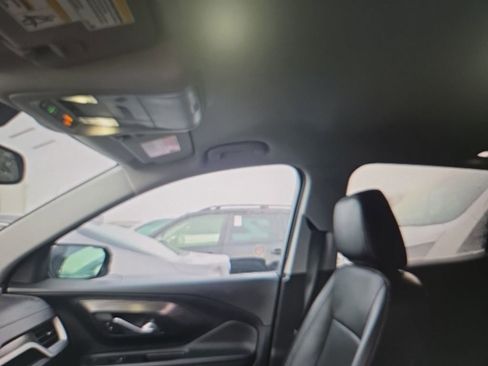 Used 2024 GMC Terrain SLT image 12