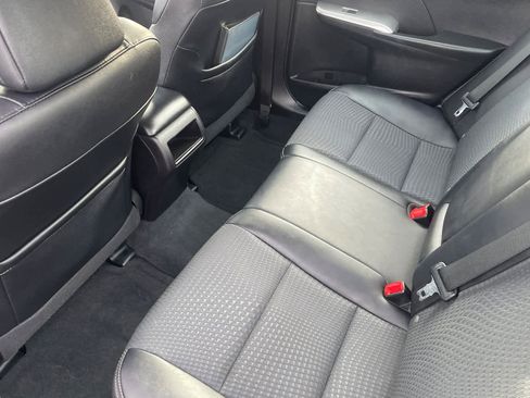 Used 2014 Toyota Camry L image 4