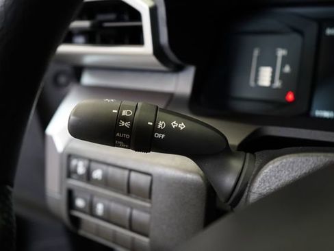 Used 2025 Toyota Tacoma SR5 AWD/4WD image 18