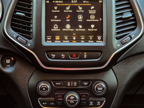 Used 2023 Jeep Cherokee Altitude Lux image 17