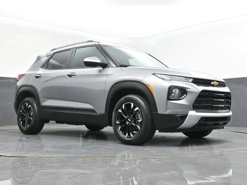 Certified 2023 Chevrolet TrailBlazer LT w/ Convenience Package FWD image 36