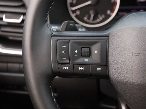 Used 2025 Nissan Rogue SV AWD/4WD image 12