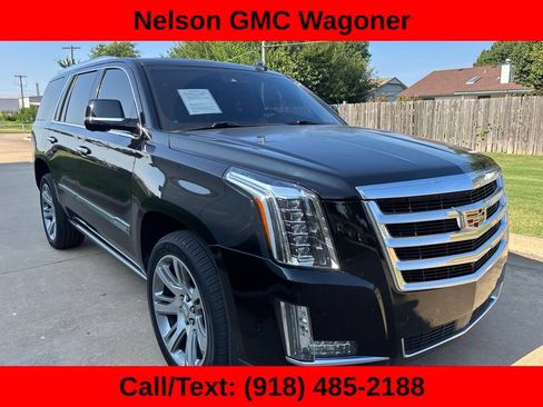 Used 2017 Cadillac Escalade Premium Luxury AWD/4WD image 3