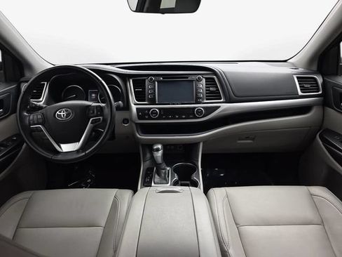 Used 2017 Toyota Highlander XLE FWD image 13
