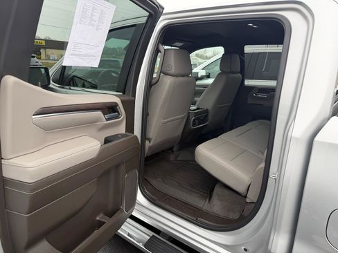 Used 2022 GMC Sierra 1500 SLT w/ SLT Premium Plus Package image 11