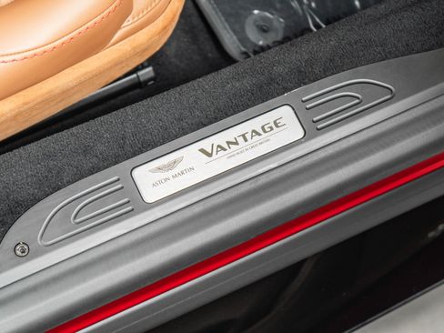 Used 2023 Aston Martin V8 Vantage Coupe RWD image 30