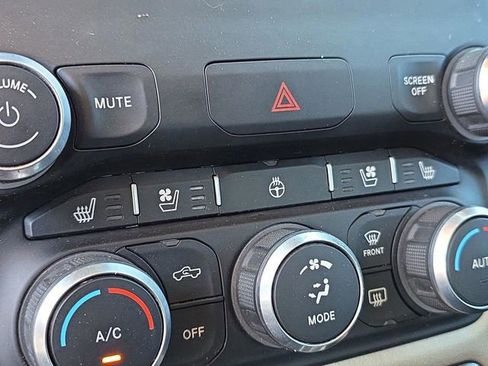 Used 2021 RAM 1500 Laramie w/ Off Road Group AWD/4WD image 14