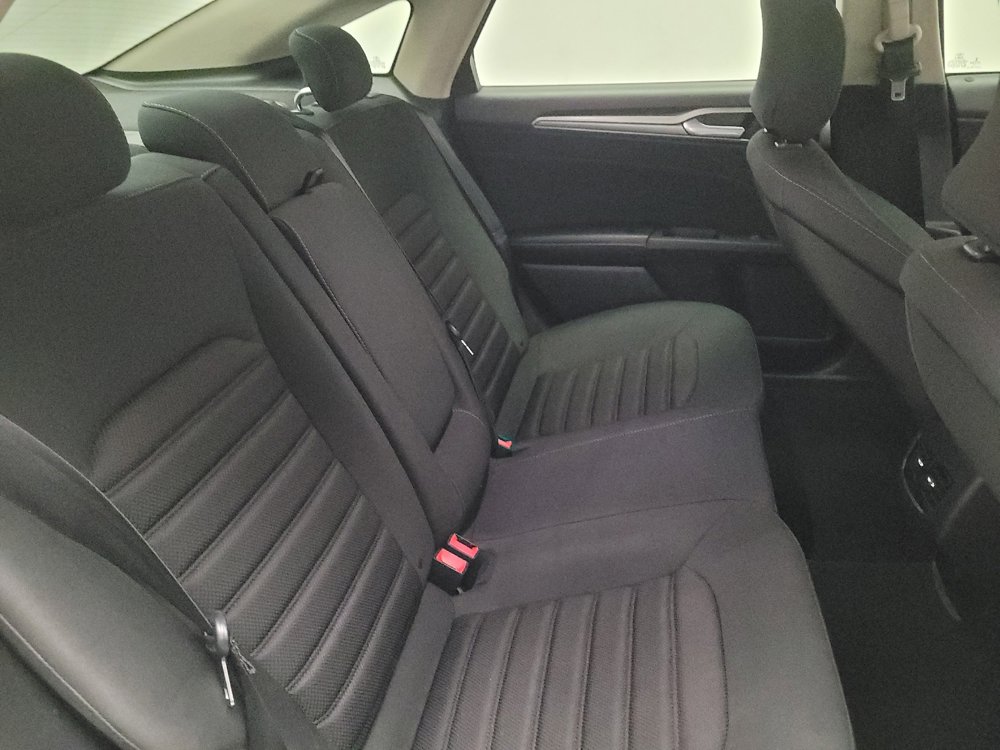 Used 2019 Ford Fusion SE FWD image 19