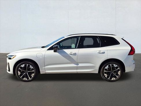Used 2026 Volvo XC60 T8 Plus w/ Climate Package PRO AWD/4WD image 8