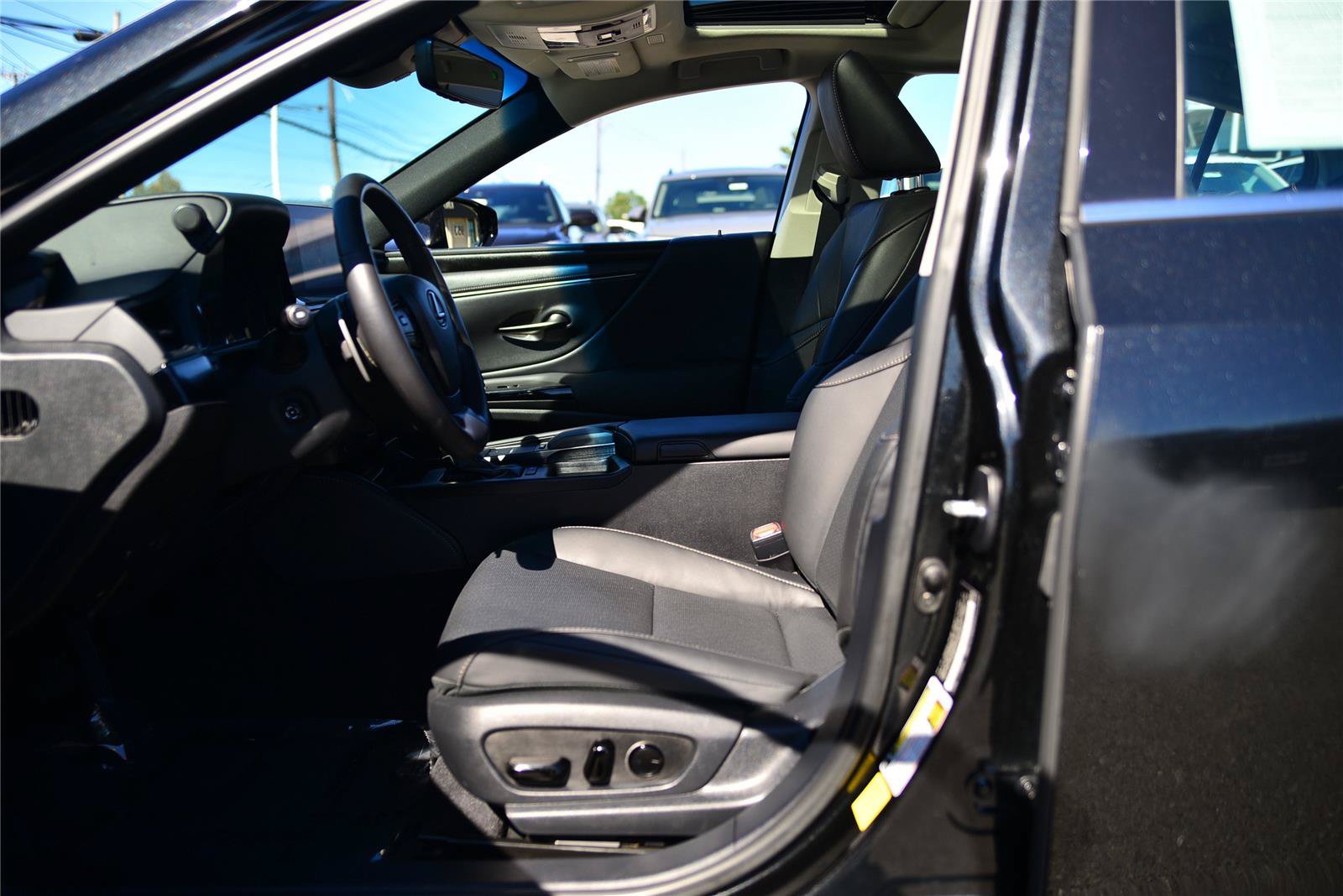 Used 2022 Lexus ES 300h w/ Premium Package FWD image 25