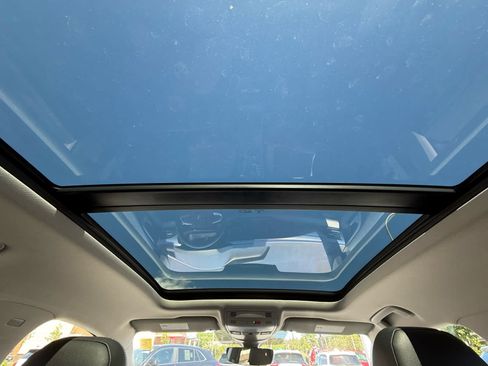 Used 2023 Volkswagen Taos SE w/ Panoramic Sunroof Package AWD/4WD image 29