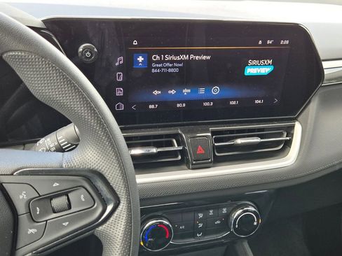 Used 2025 Chevrolet TrailBlazer LT AWD/4WD image 18